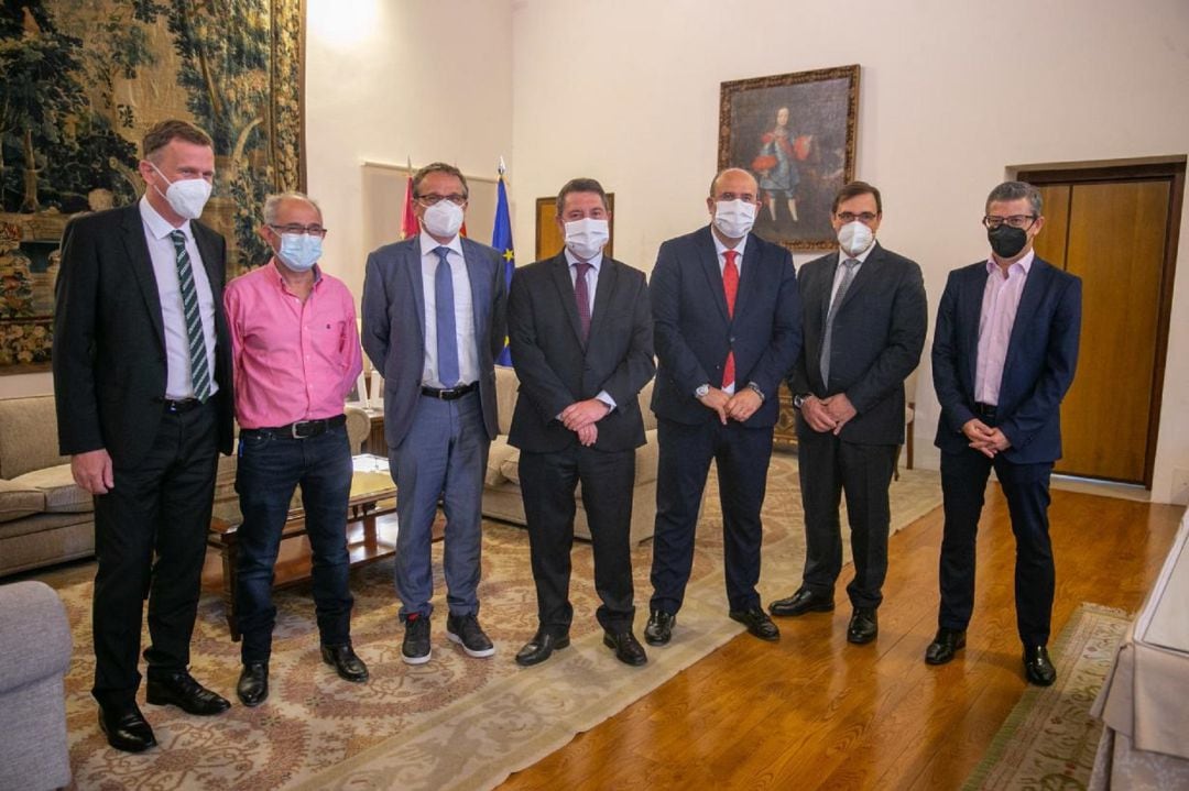 Encuentro entre responsables de la empresa Mahle y el presidente y vicepresidente de la Junta