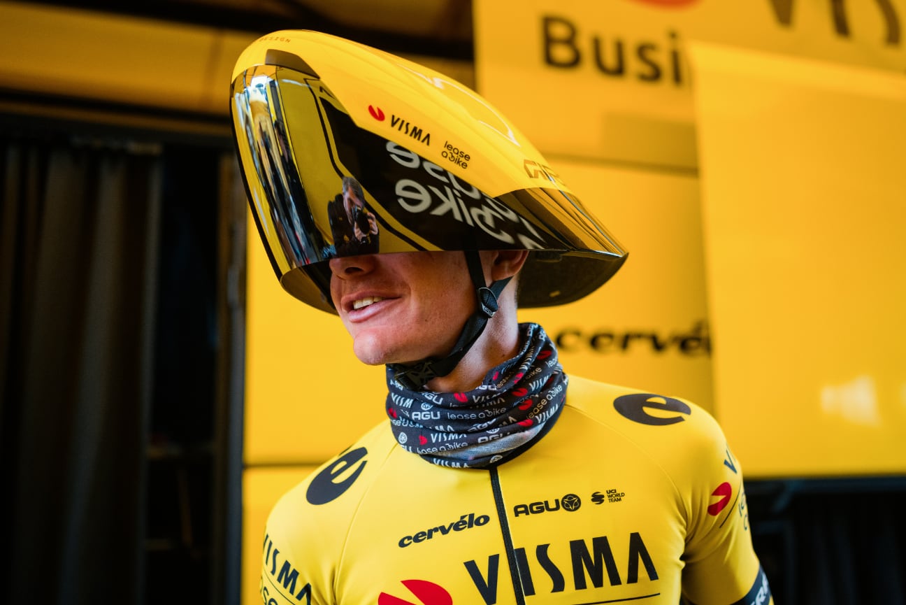 Así es el nuevo casco de Giro que ha llevado el Visma en la Tirreno-Adriático