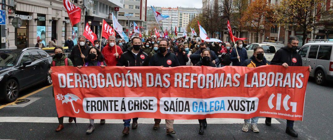 Movilización de la CIG en A Coruña para exigir mejoras en los salarios y pensiones