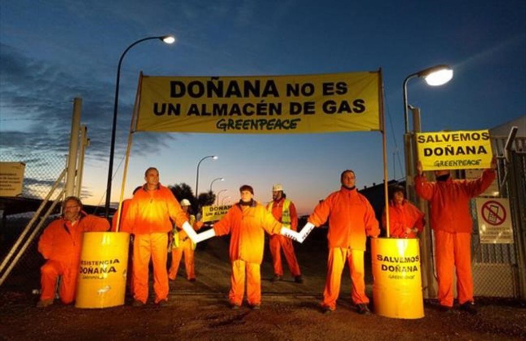 Acción de protesta contra el almacén de gas en Doñana (Archivo)