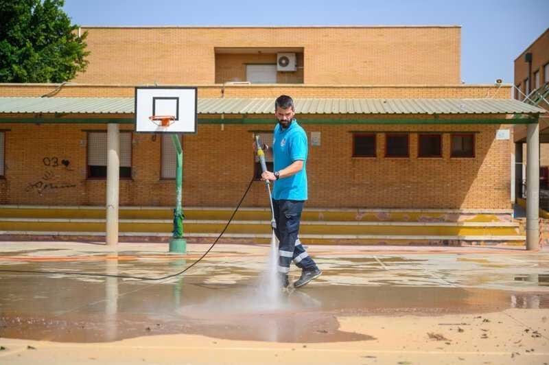 El Ayuntamiento de Almería está actuando en 43 centros de Educación y Primaria.