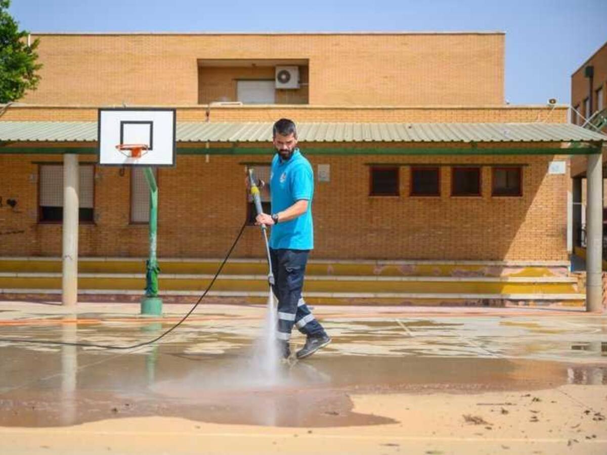 El Ayuntamiento de Almería actúa en 43 colegios para su puesta a punto de cara al inicio del curso escolar