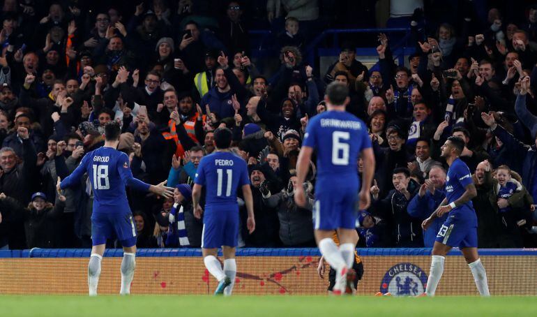 Giroud celebra un gol en Stamford Bridge