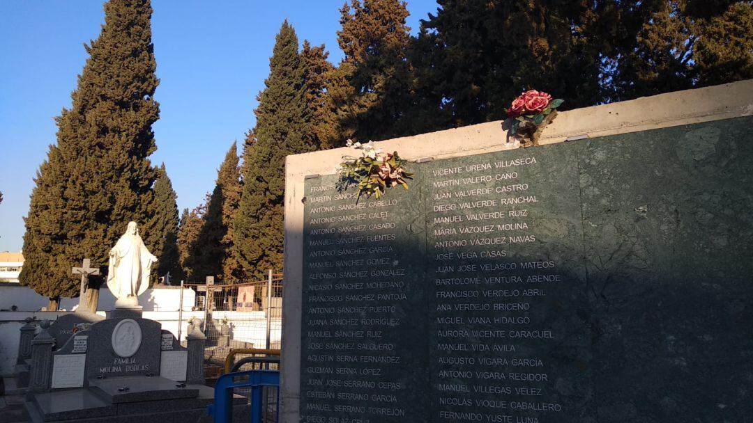 Muros de la Memoria del Cementerio de la Salud