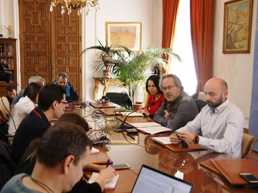 María Eugenia Cabezas, Francisco Guarido y Manuel Alexander Alonso durante la rueda de prensa