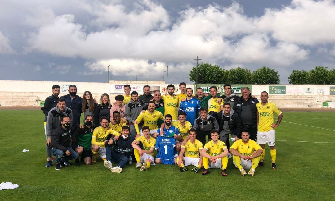 Imagen del equipo despidiendo a Buyo