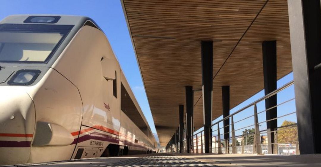 Tren Altaria en la estación de Renfe de Algeciras