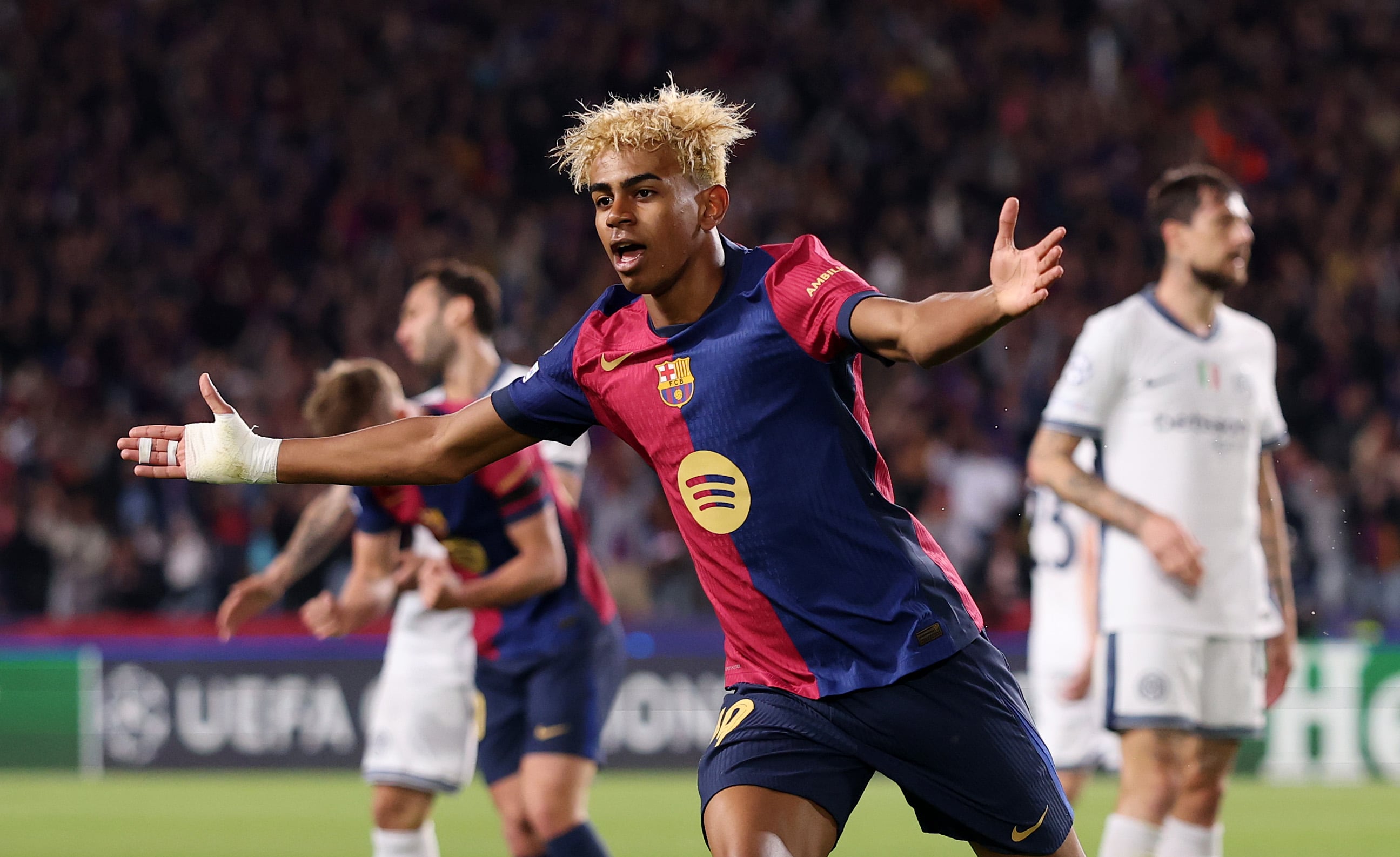 Lamine Yamal celebra el primer gol del FC Barcelona durante el partido de ida de las semifinales de la UEFA Champions League 2024/25 ante el Inter de Milán.Foto: Carl Recine / Getty Images