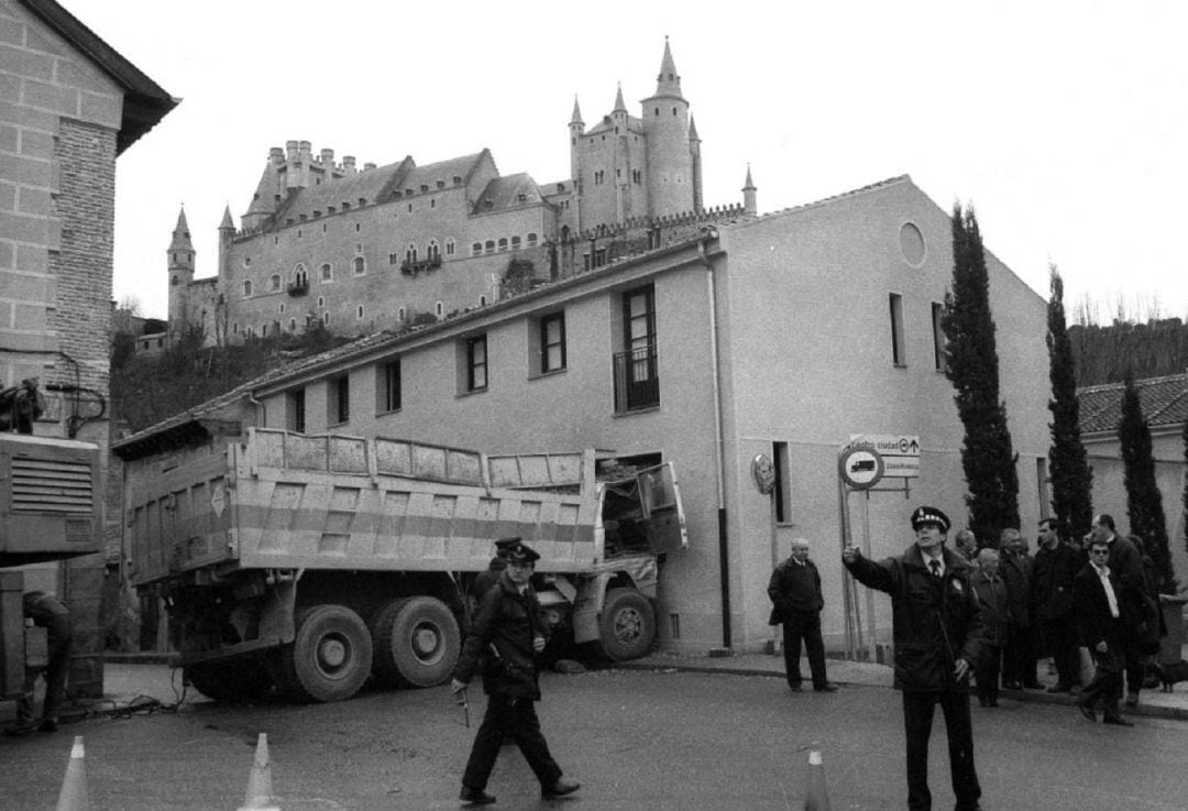 Camión empotrado en una vivieda del barrio de San Marcos en la década de los `90 en Segovia