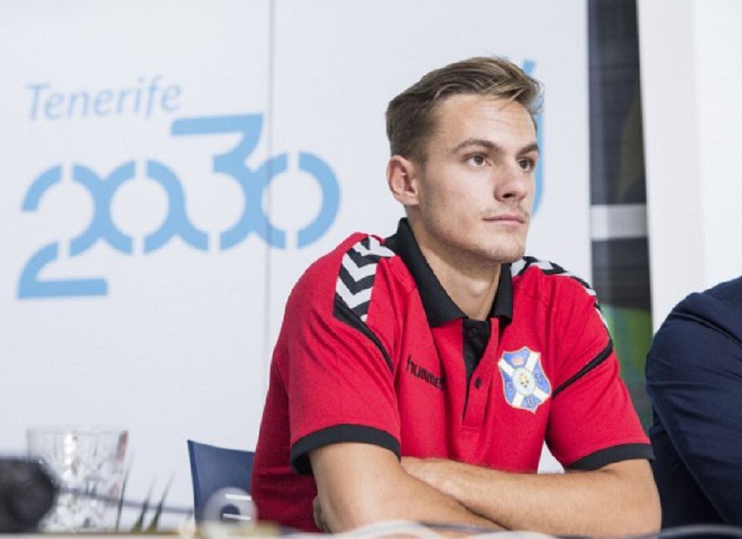 El jugador, en su presentación con el CD Tenerife