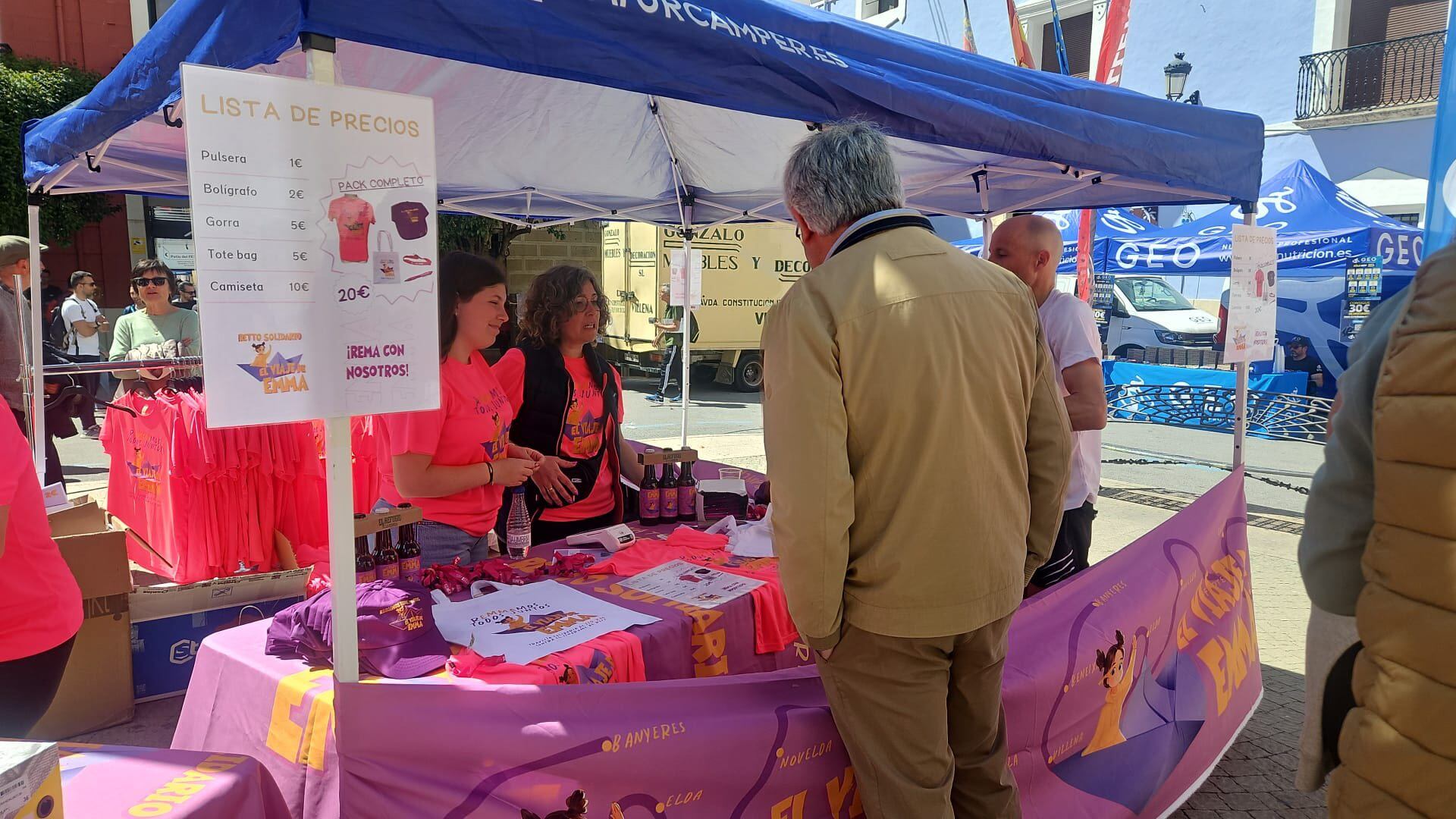 Venta de articulos solidarios del Viaje de Emma