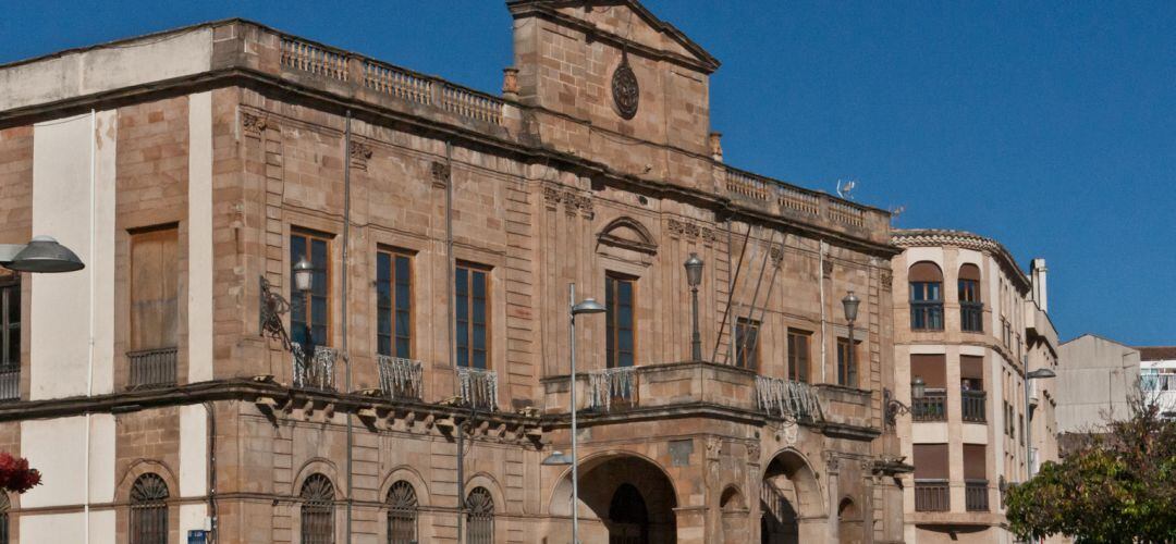 El Ayuntamiento de Linares ha convocado a la población a un minuto de silencio en memoria de la mujer asesinada este miércoles en la localidad.