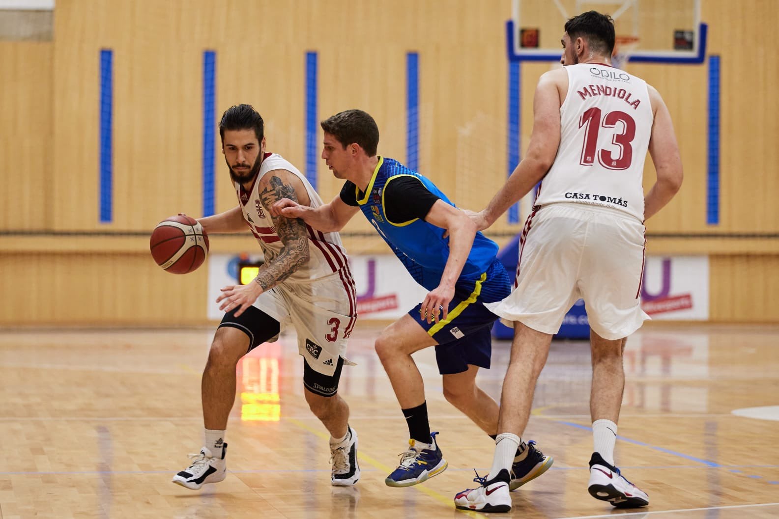 Víctor Aguilar durante la victoria cartagenera en Salou en la última jornada