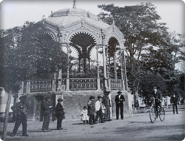 Antiguo templete del parque del Salón de Isabel II en Palencia