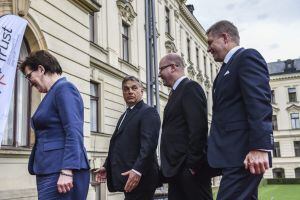 El primer ministro húngaro, Viktor Orbán, junto a los jefes de los gobiernos de la República Checa, Bohuslav Sobotka, de Polonia, Ewa Kopacz, y de Eslovaquia, Robert Fico