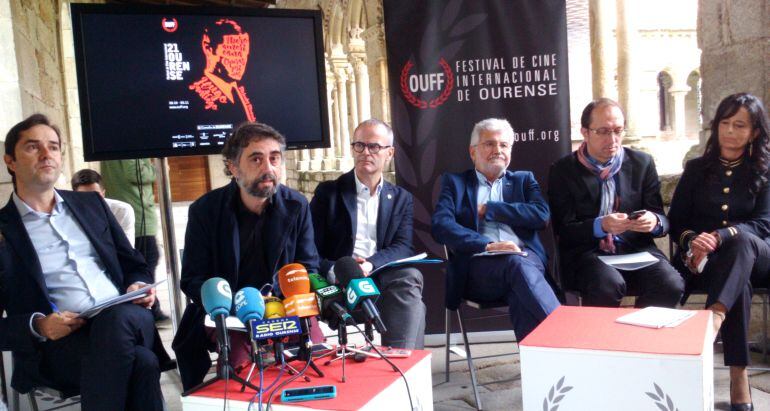 Presentación del XXI OUFF con Fran Gayo, segundo por la izquierda, su nuevo director artístico