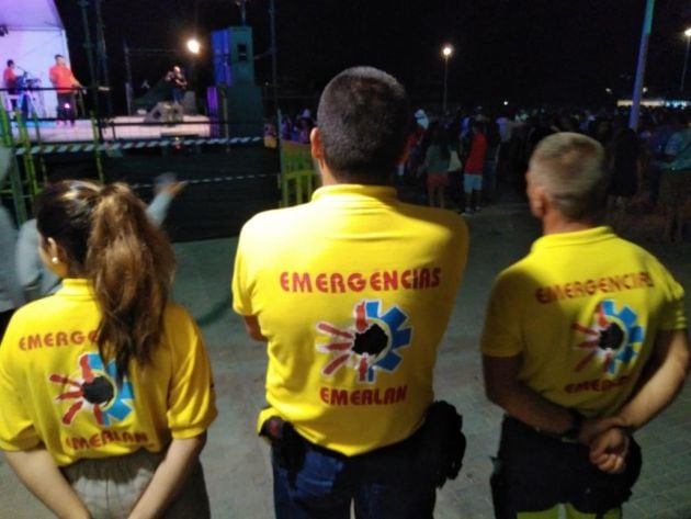 Efectivos de EMERLAN en uno de los actos de las fiestas del Carmen de La Graciosa.