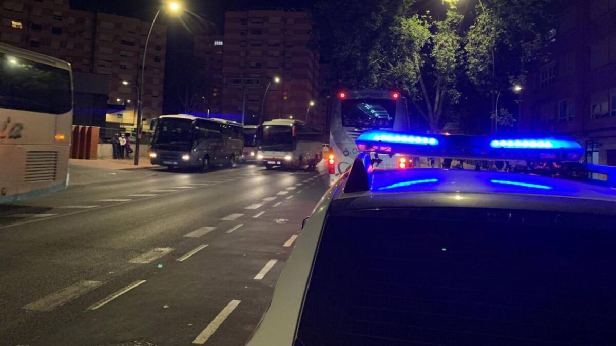 Lorca intensifica los controles policiales para vigilar el uso de mascarillas en el transporte colectivo