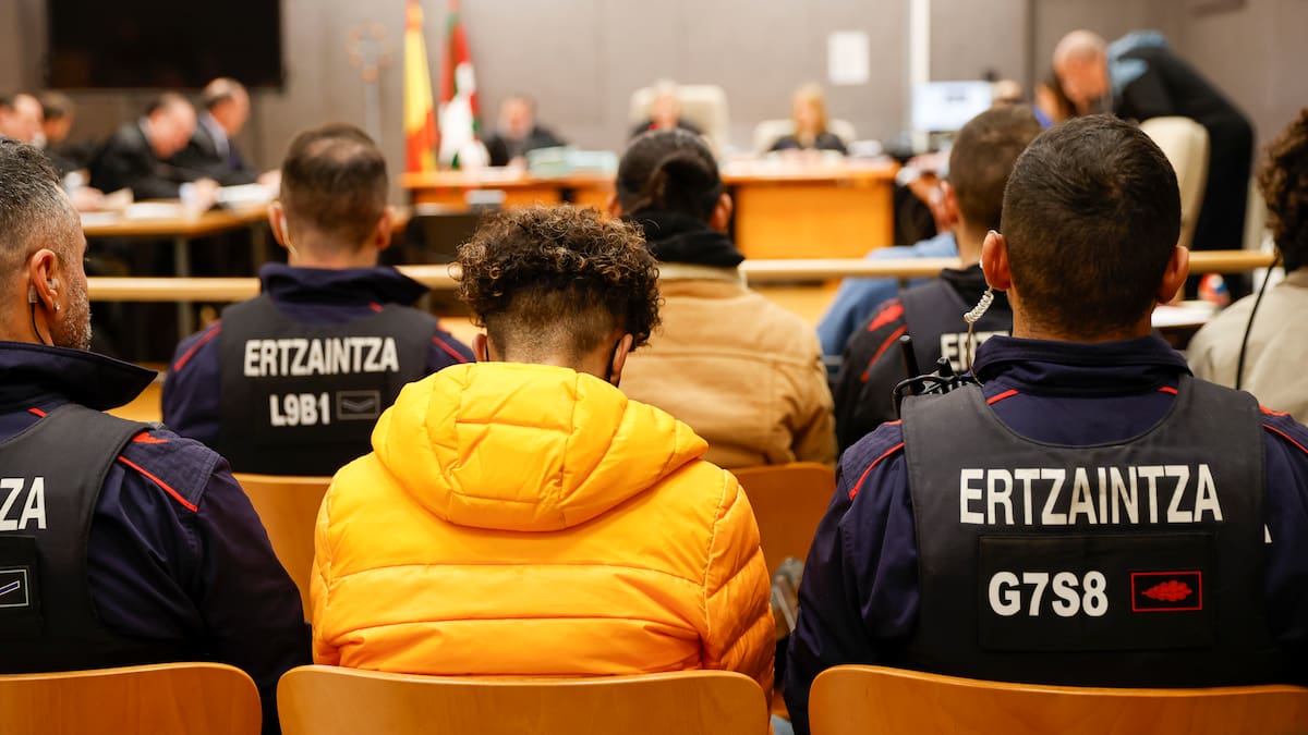 "Eran muhcos con botellas", dice un amigo de Álex