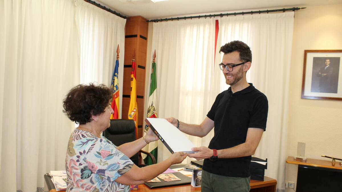 Novelda empieza a oler a fiesta con la presentación de su revista Betania