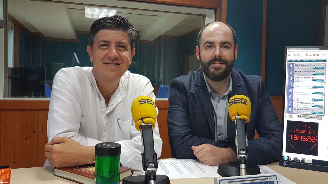 Paco Sierra y Julio Revuelta en el estudio de La Ventana de Cantabria 