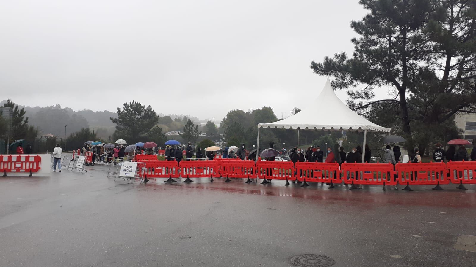 Colas en el IFEVI para vacunarse