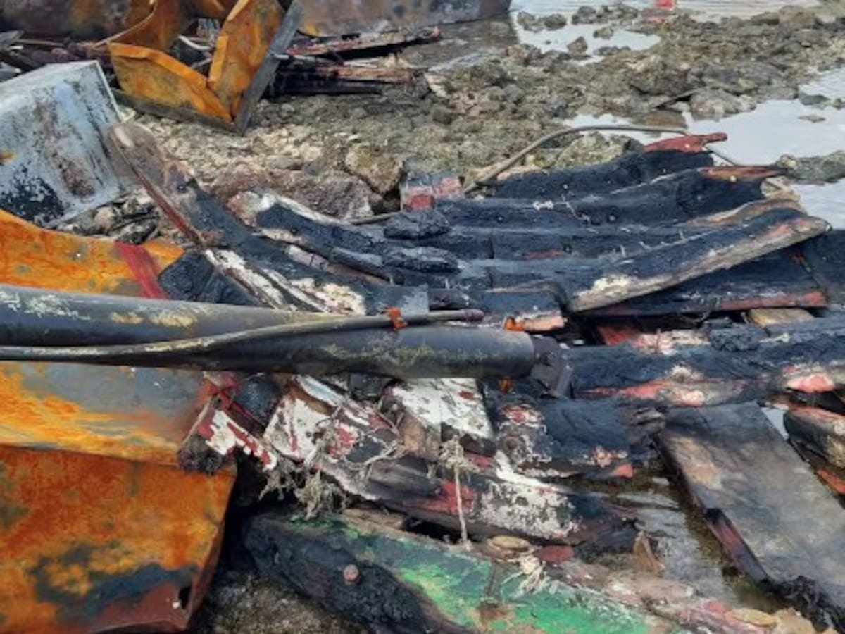 Más de medio año sin retirar los restos de un atunero encallado en Lanzarote