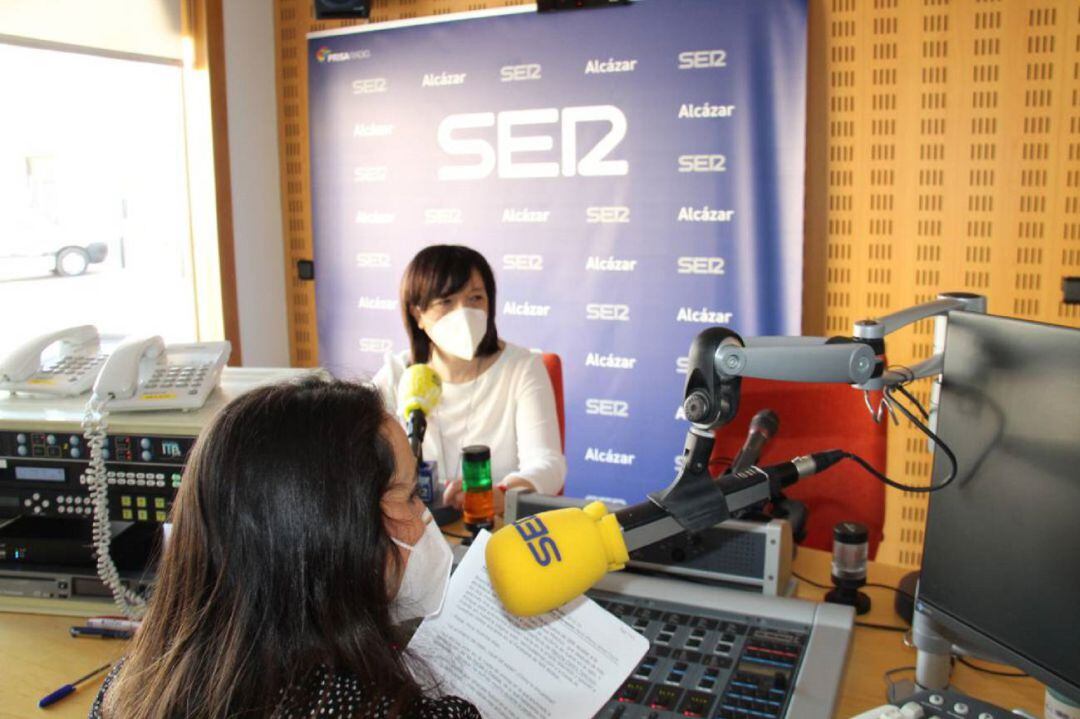 Rosa Melchor, alcaldesa de Alcázar de San Juan, en los estudios de SER Alcázar