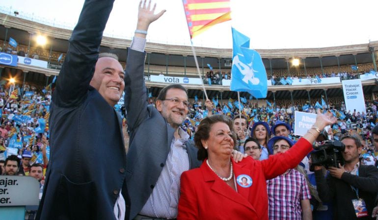 Rita Barberá con Alberto Fabra y Mariano Rajoy. 