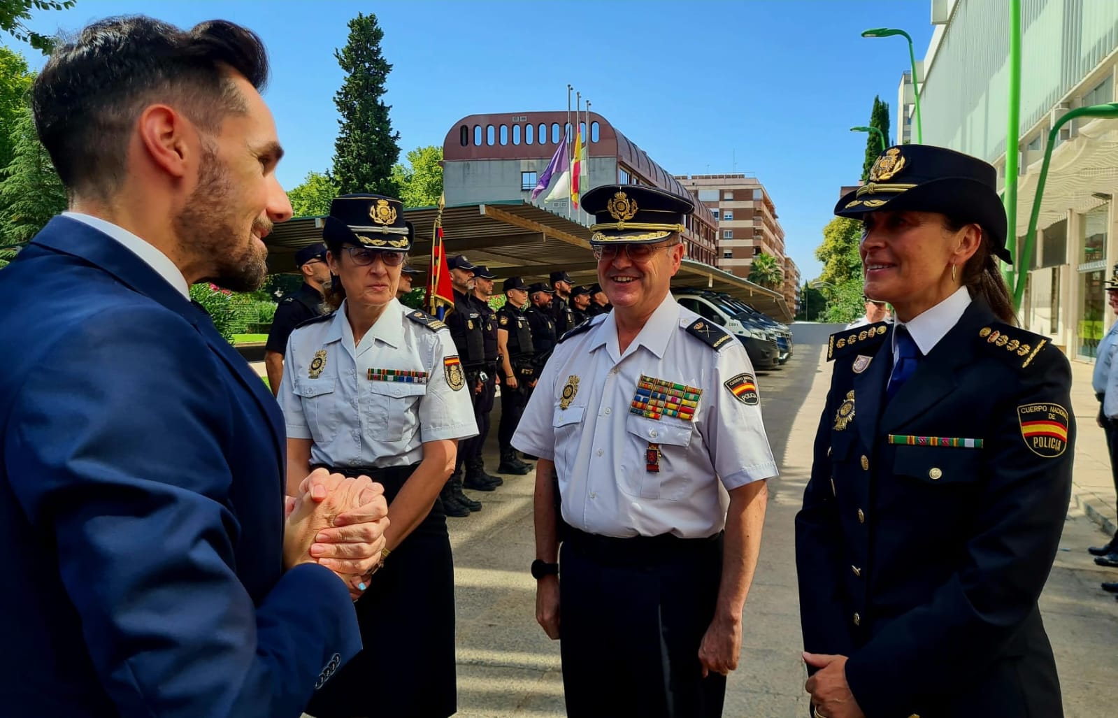 María Dolores López Sánchez, en el acto de toma de posesión como nueva Comisaria Principal, Jefa de la Comisaría de Policía Nacional en Córdoba, durante el saludo al Secretario de Estado de Seguridad, Rafael Pérez