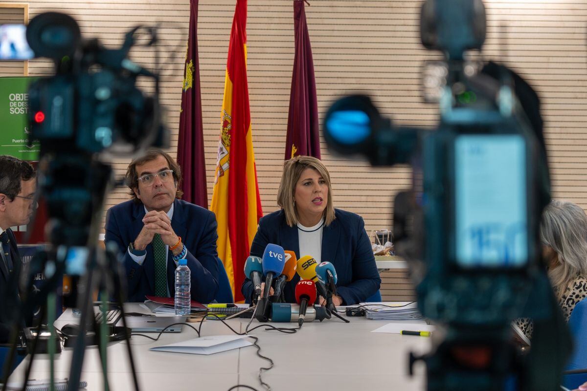 Rueda de prensa tras la reunión urgente del Consejo de Administración de la Autoridad Portuaria.