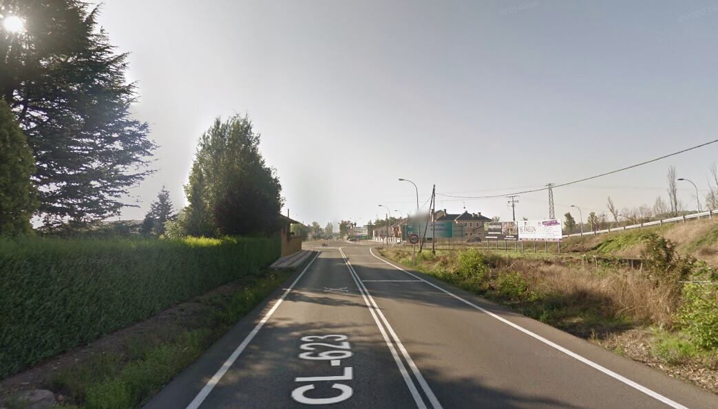 Carretera CL623, por donde circulará el carril bici entre León y Lorenzana