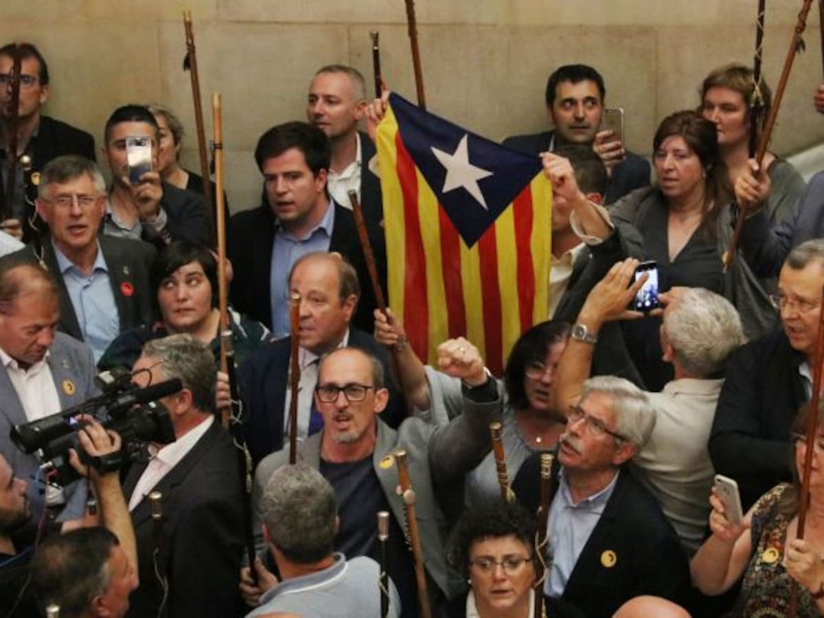 Fiscales asociados muestran su "frontal repulsa" a la declaración de independencia