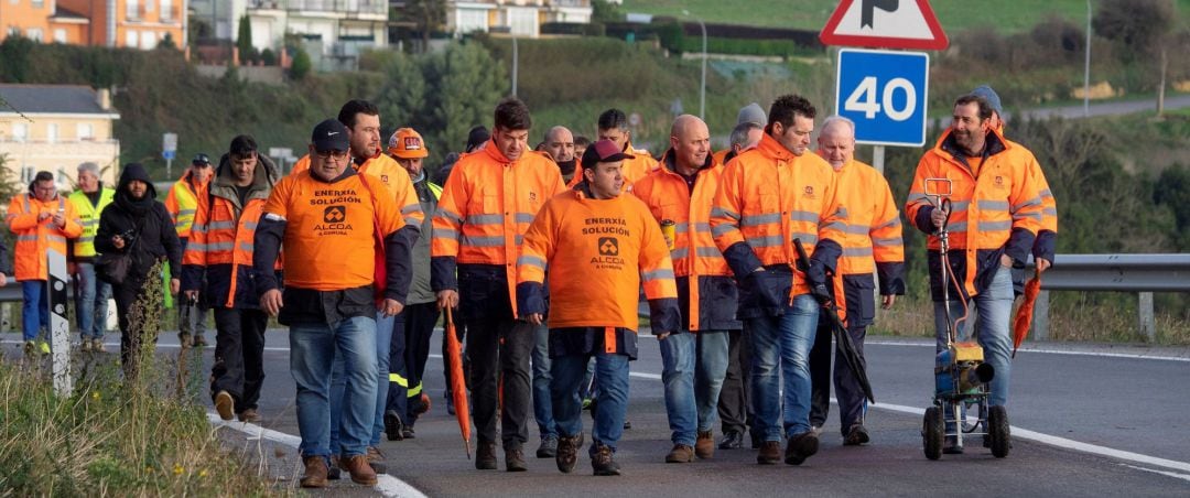 Trabajadores de Alcoa, durante la marcha que ha partido de Ribadeo 