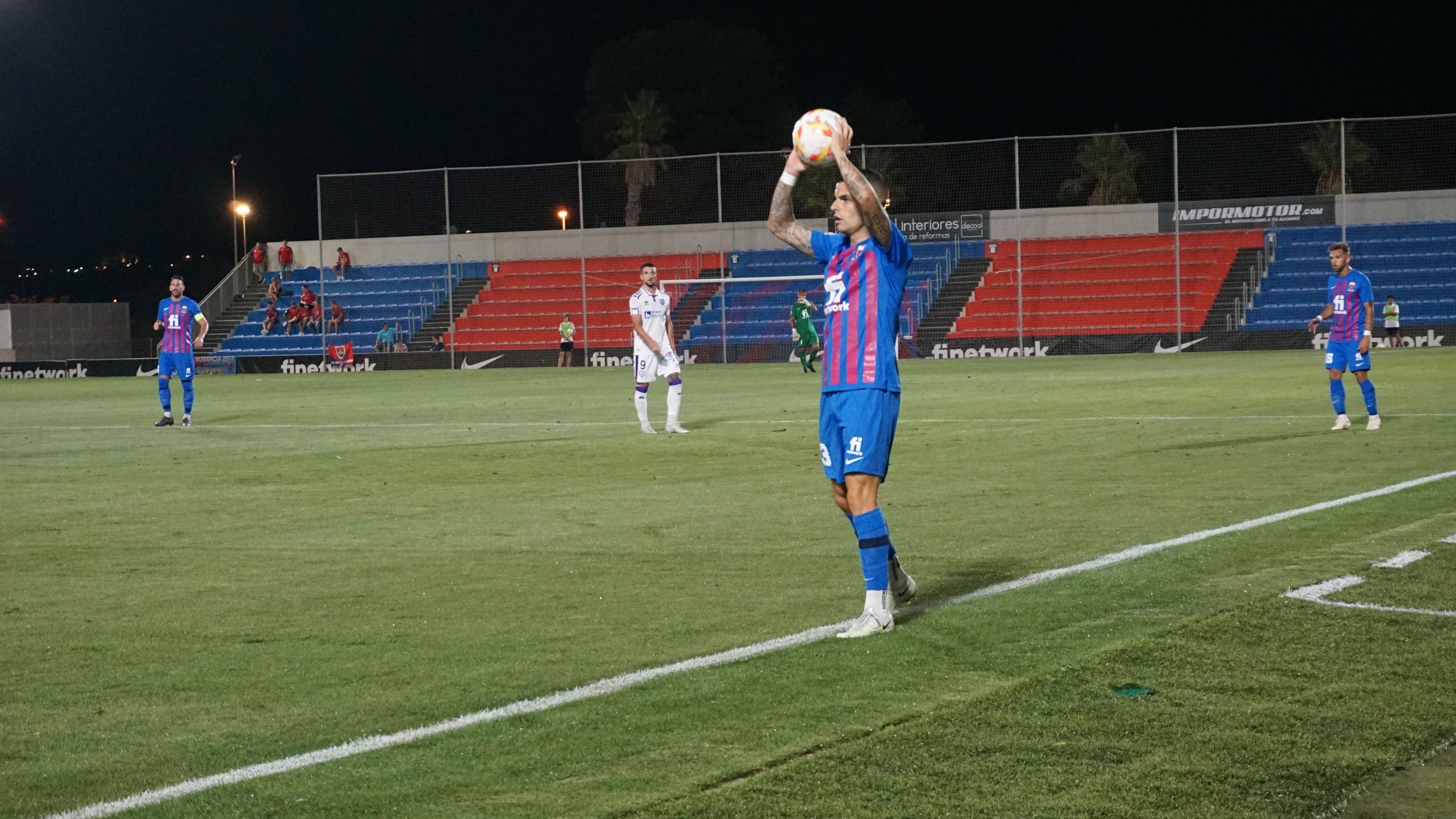 El Eldense busca la primera victoria ante su afición, esta temporada