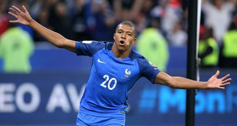 Mbappé celebra uno de sus goles con Francia frente a Holanda