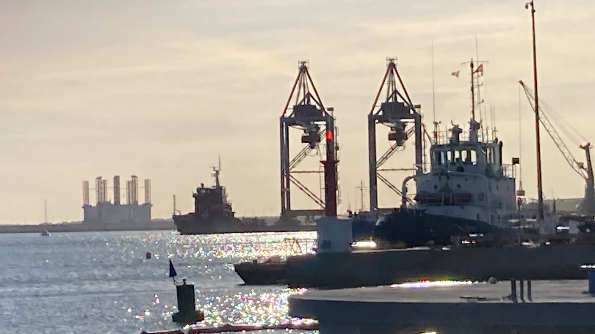 Nuevas grúas en la nueva terminal de mercancías del Puerto de Alicante