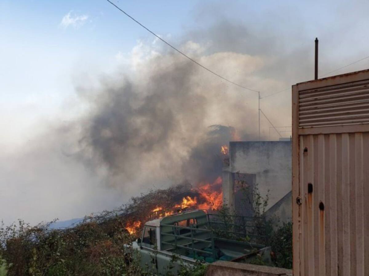 Varios incendios provocan el desalojo de unas mil personas en Tenerife