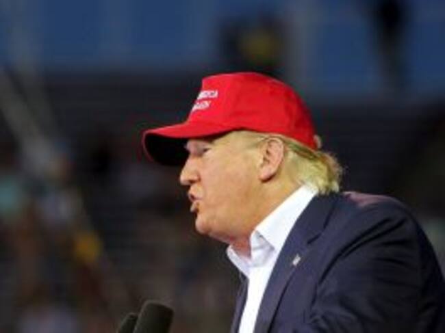 Republican presidential candidate Donald Trump speaks at a rally held in Ladd-Peebles stadium in Mobile, Alabama August 21, 2015. REUTERS/Mike Brantley