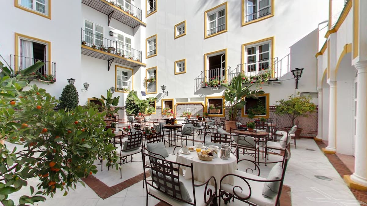 Pepe Luis Vargas, Ginés Marín, Emilio Muñoz y Calerito, en las tertulias taurinas de Toreteate en el Vincci La Rábida