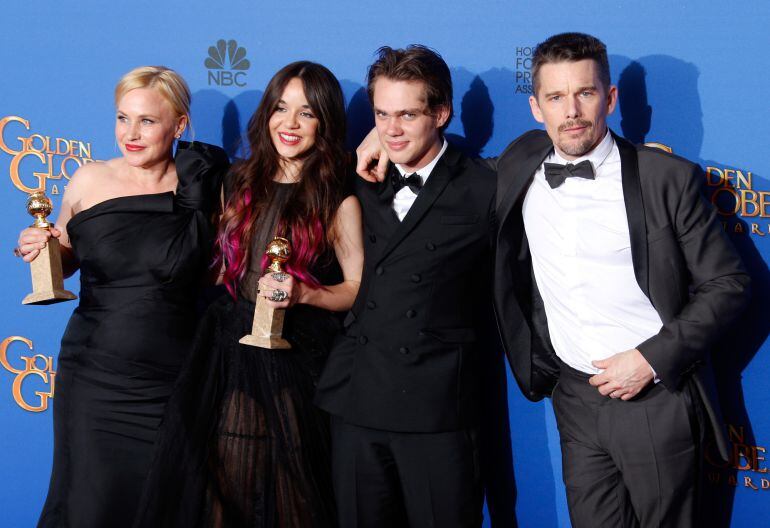 BEVERLY HILLS, CA - JANUARY 11: (L-R) Actress Patricia Arquette, actress Lorelai Linklater, actor Ellar Coltrane and actor Ethan Hawke pose in the press room during the 72nd Annual Golden Globe Awards at The Beverly Hilton Hotel on January 11, 2015 in Bev