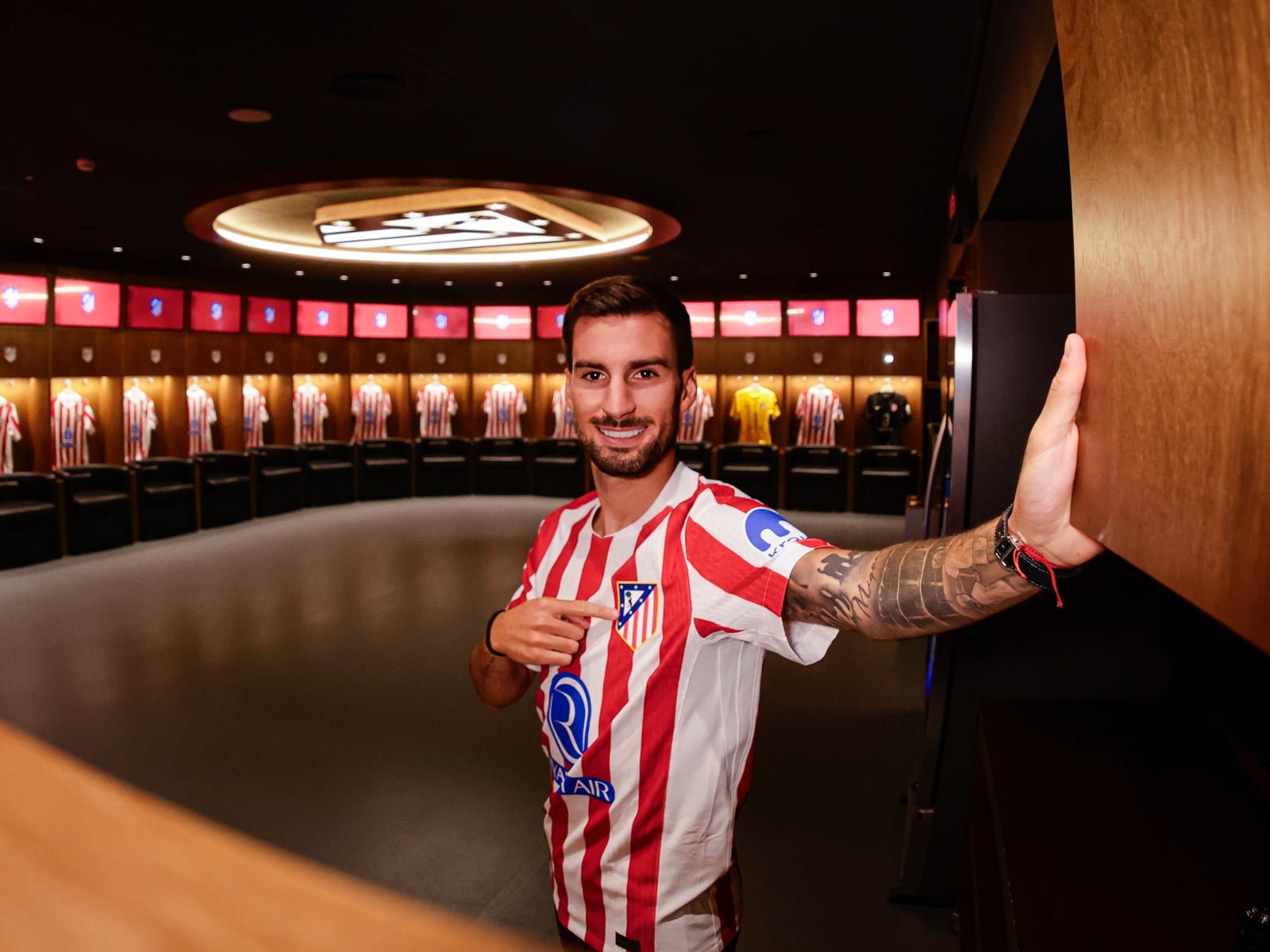Álex Baena, durante su presentación con el Atlético de Madrid