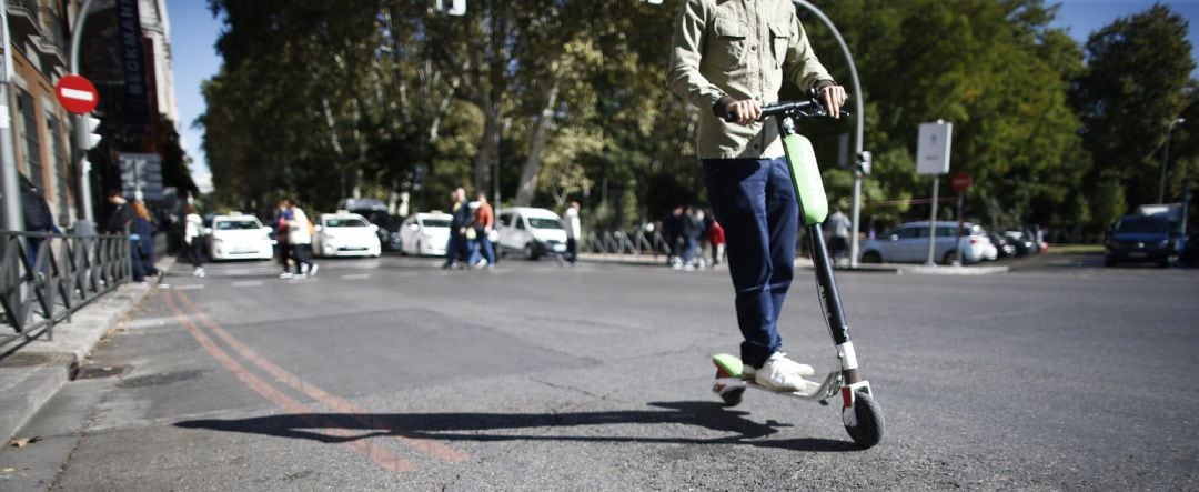 Fotos recursos de carteles de Madrid Central y de líneas naranjas de la nueva or