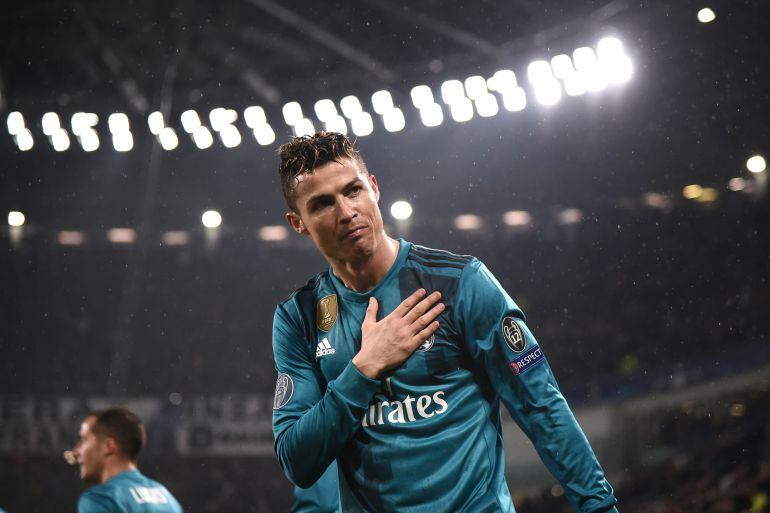 Cristiano agradece los aplausos a la afición de la Juventus