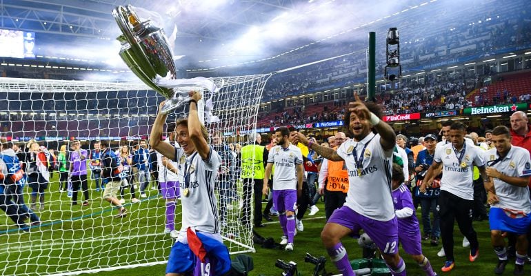 Modric y Marcelo festejan la victoria en la final de la Champions de Cardiff