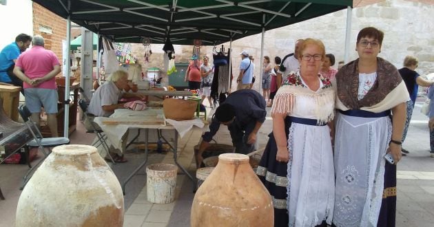 Las calles de Olmeda de la Cuesta fueron el escenario de la I Feria de Oficios y Tradiciones de la Alcarria Conquense en 2019.