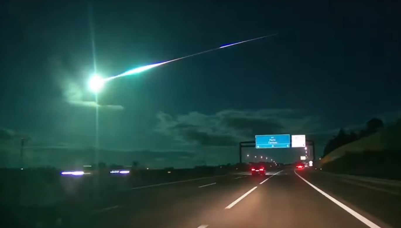 Un bólido cruza el cielo de Portugal.