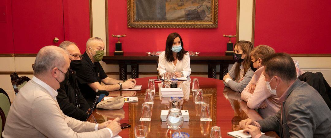 Inés Rey reunida con los vecinos de Os Mallos