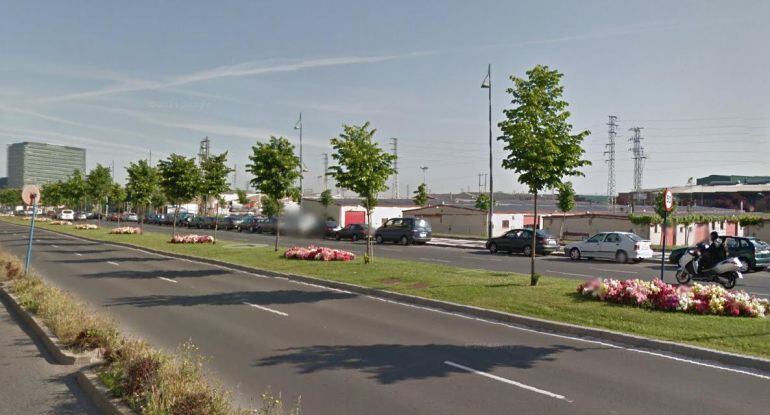 La calle Madrid en la que es habitual la venta de vehículos en la calle