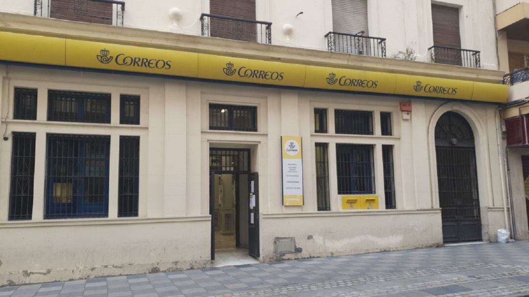 Edificio de Correos en la calle Radio Algeciras.